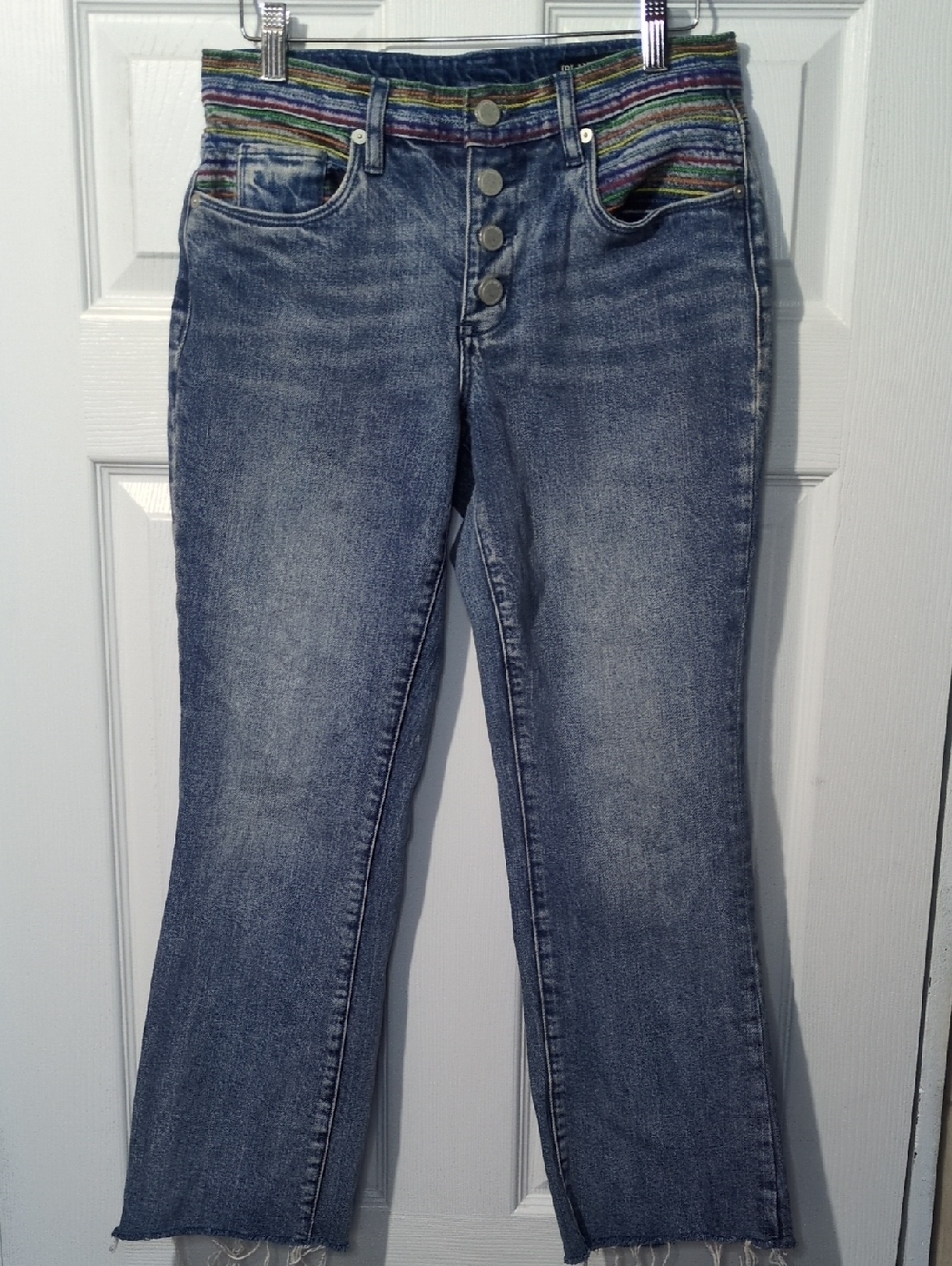 Colorful Embroidery Button Down Denim Jeans Kick Flar Frayed Hem Cropped